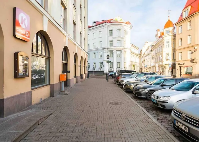 Best Location, Beautiful And Quiet Old Town Apt.