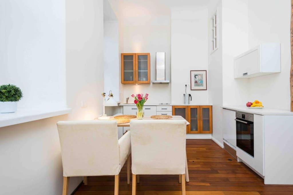 Location, Beautiful And Quiet Old Town Apt. *