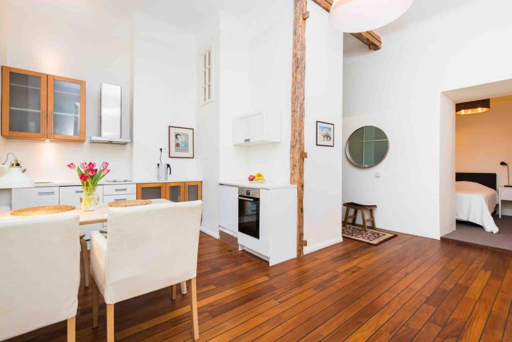 Apartment Location, Beautiful And Quiet Old Town Apt. *