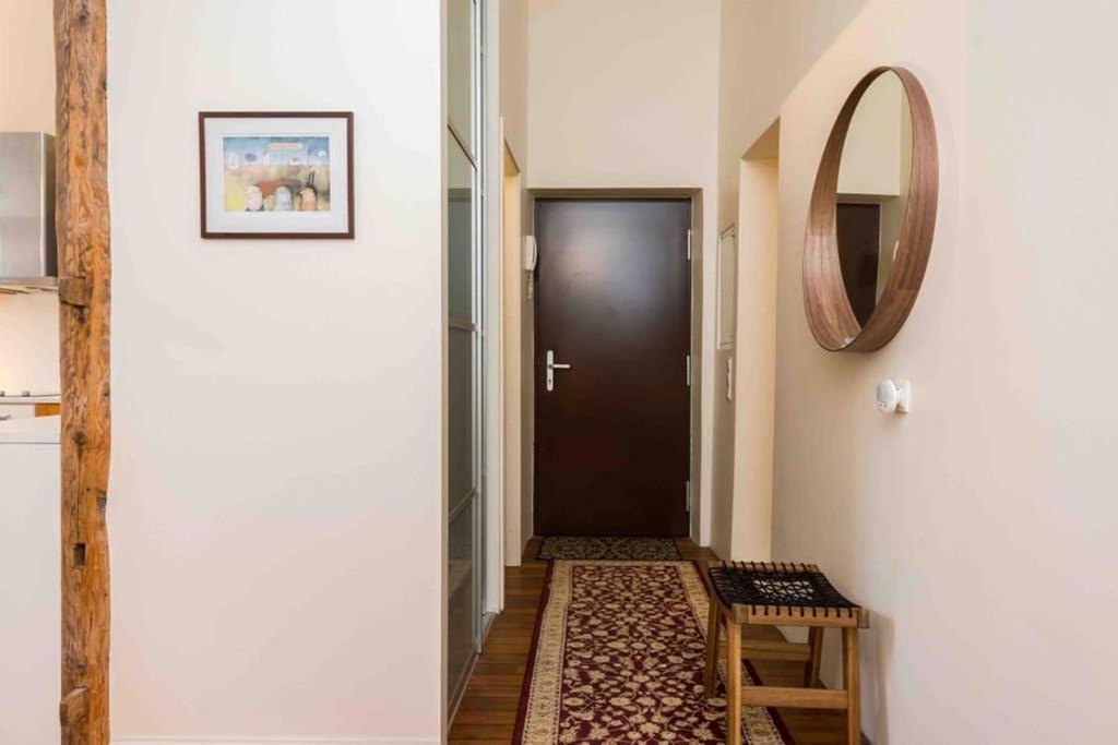 Location, Beautiful And Quiet Old Town Apt. Apartment *