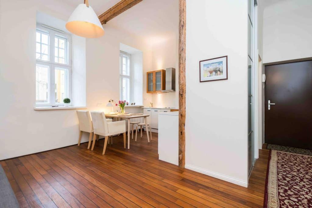 Apartment Location, Beautiful And Quiet Old Town Apt.